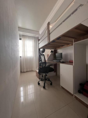 Quarto individual Home office no Refúgio Raízes